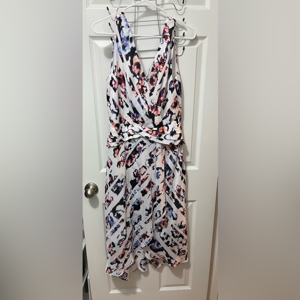 White House Black Market dress. Floral, flowy & light.